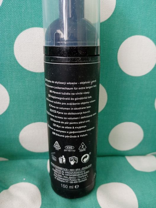 Avon pianka do włosów objętość i skręt