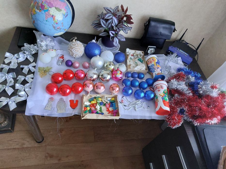 Новогодние  игрушки и декор