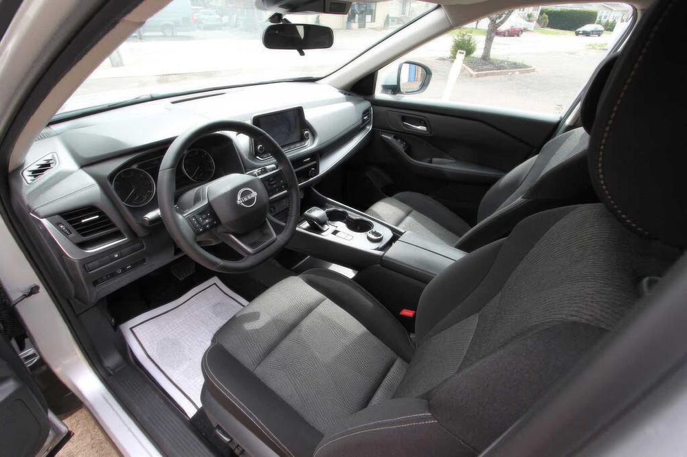 Nissan Rogue Sv      2025