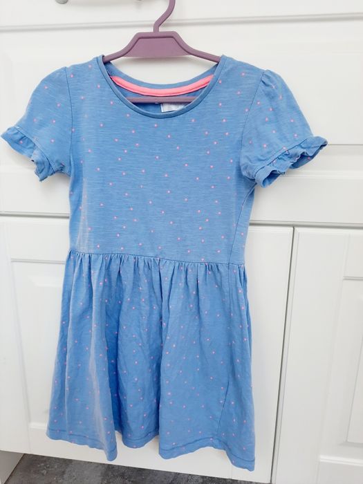 Sprzedam sukienkę rozmiar 104