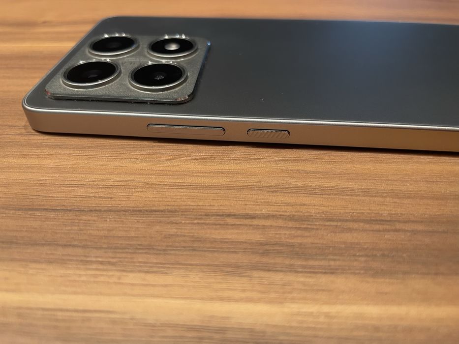 Xiaomi 14T com carregador e duas capas