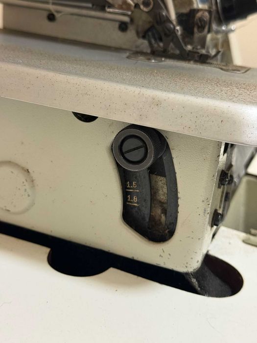 Máquina de Costura Profissional Singer 832U-027-7 - USADA