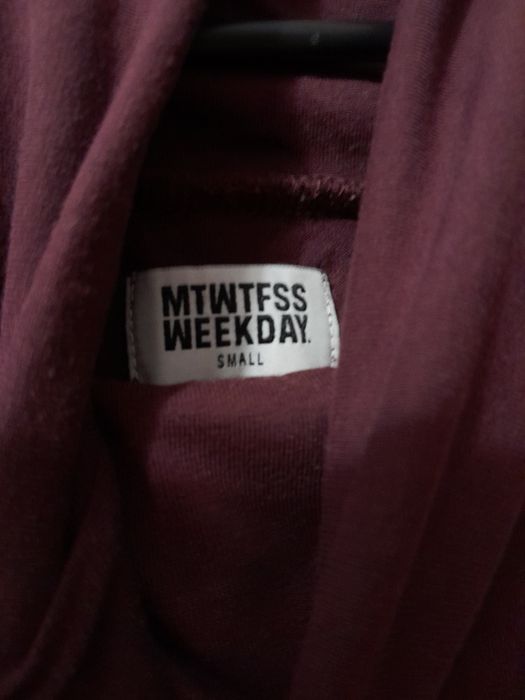 Ciemnofioletowy golf