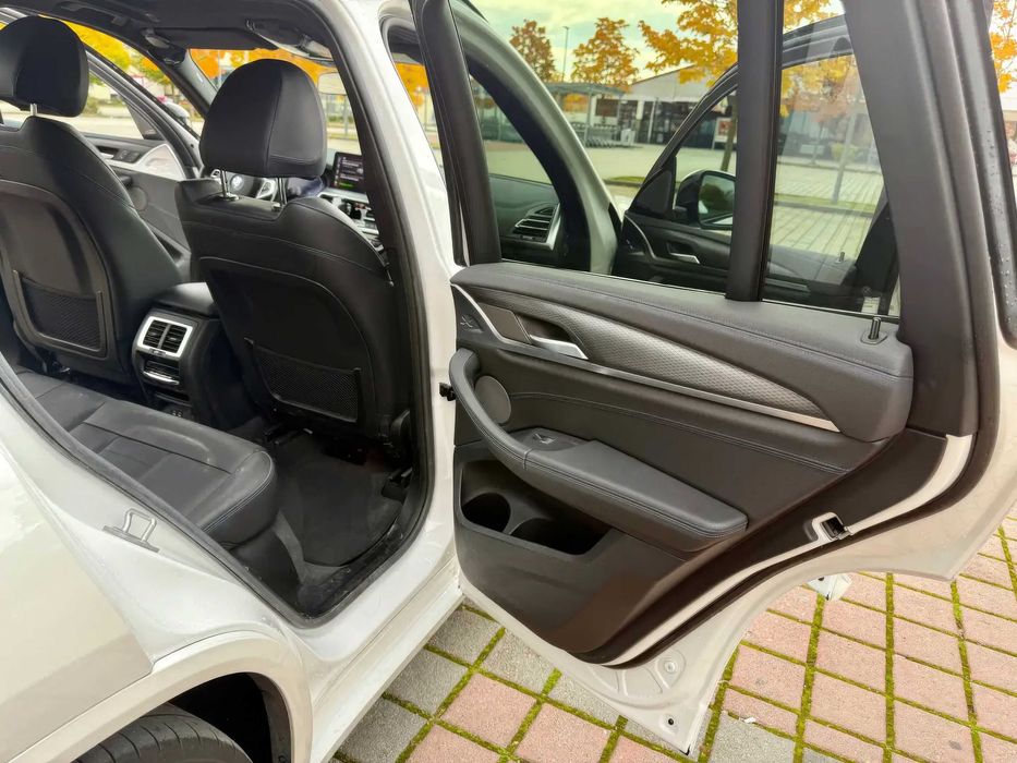 BMW iX3 Impressive      2023