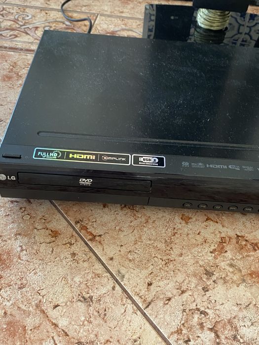 Colunas e DVD , da marca LG