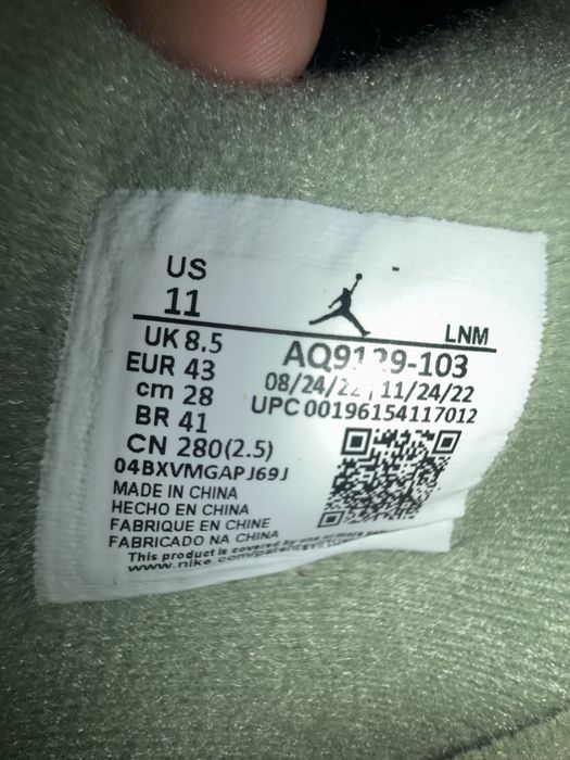 Jordan retro 4 White/Olive Green- Dark Ash