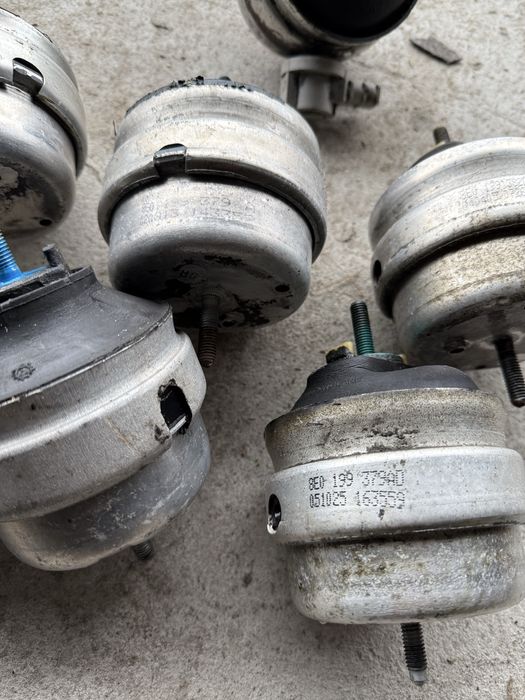 Подушка двигуна Пуді а4 б6, а4 б7, Ауді а6 с5