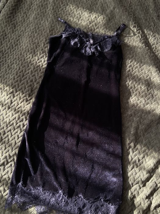 Міні сукня на тонких бретелях