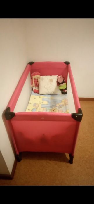 Berço dobrável rosa