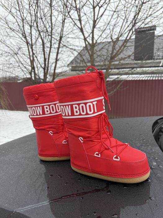 Мунбуты женские красные