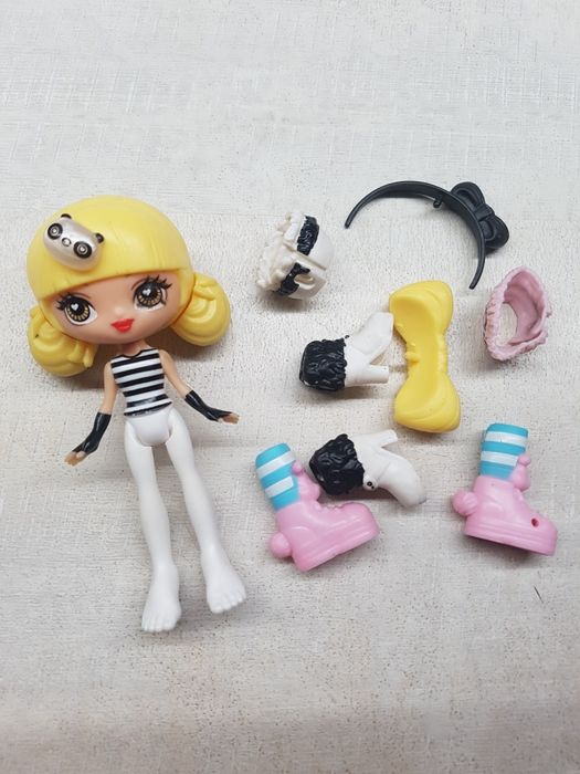 Mattel лялька з одягом змінним взуттям і обручами набір весь на фото