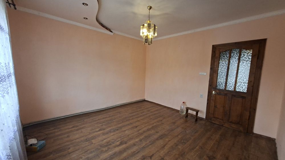 Продаж 2км.квартири. Площа 42м². Земельна ділянка . Недорого.