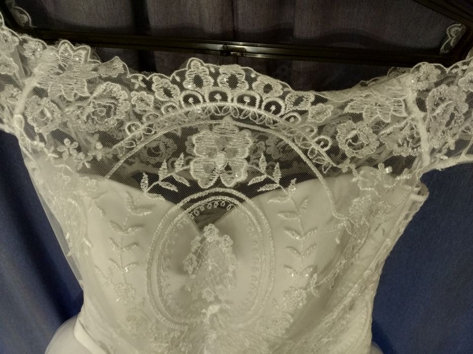 Весільна сукня біла