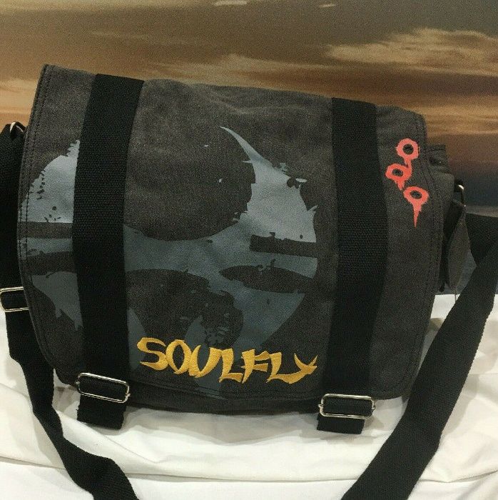 Mochila com logotipo soulfly