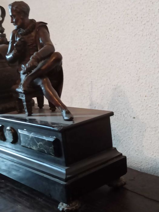 Relógio francês escultura séc XIX pêndulo