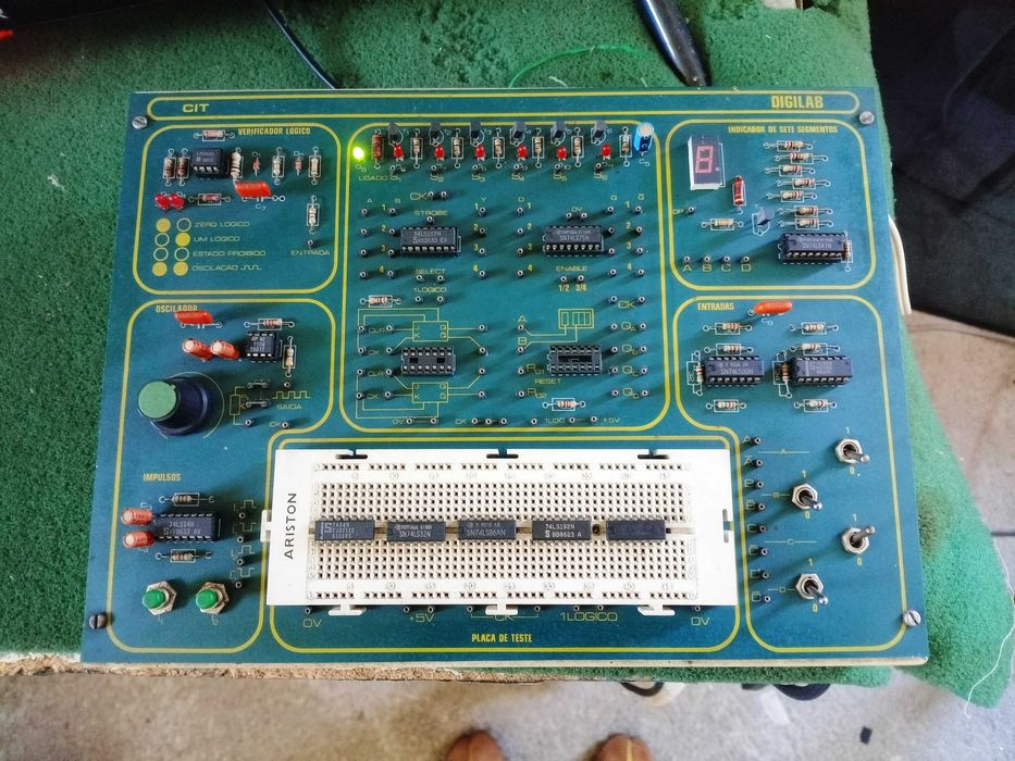 Mesa de testes breadboard