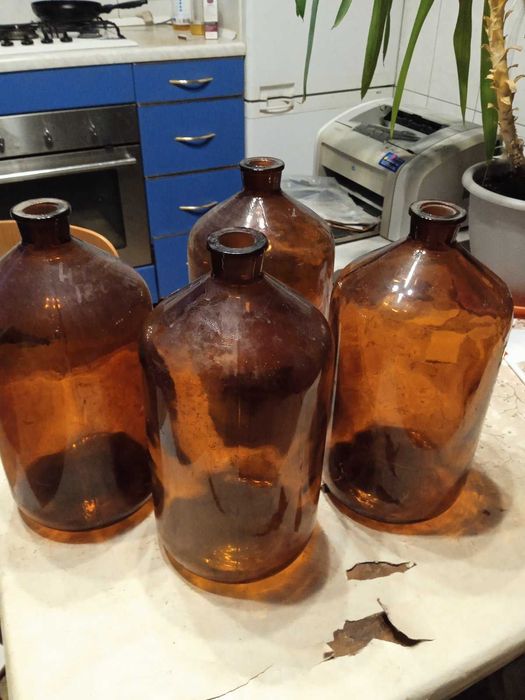 Банки всякі різні