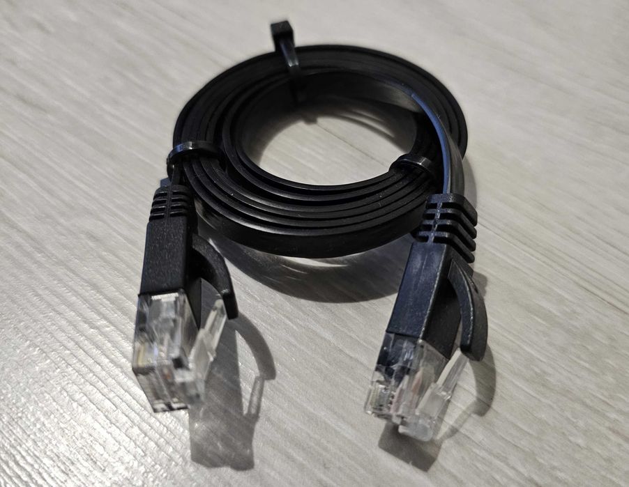 Kabel Ethernet czarny płaski CAT 6 1m