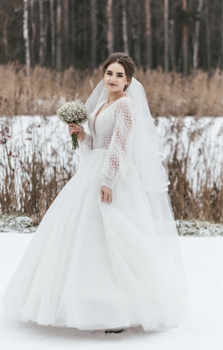 Весільна сучасна сукня