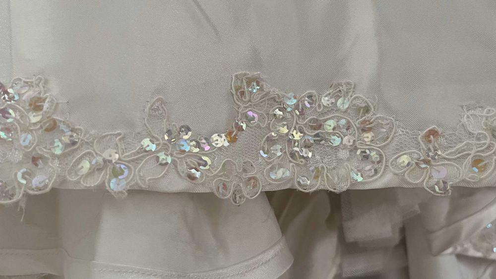 Vestido de noiva clássico de cauda longa