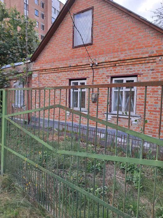 Здам окрему кімнату в приватному будинку