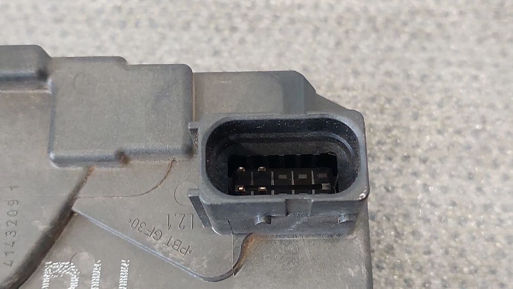 Fechadura / fecho porta trás esquerdo OPEL Astra H Caravan (L35)