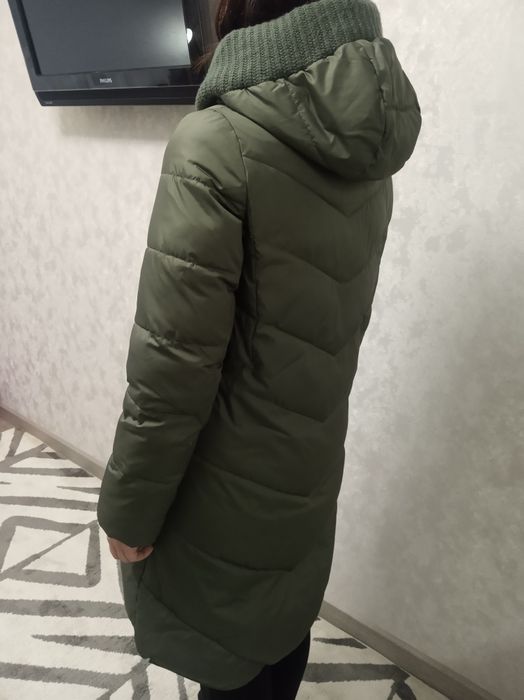 Продам фирменное зимнее пальто CLASNA