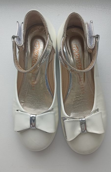 Туфлі з лакованої шкіри  святкові для дівчинки