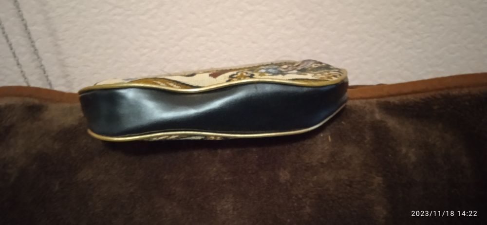 Сумочка ,косметичка гобеленовая