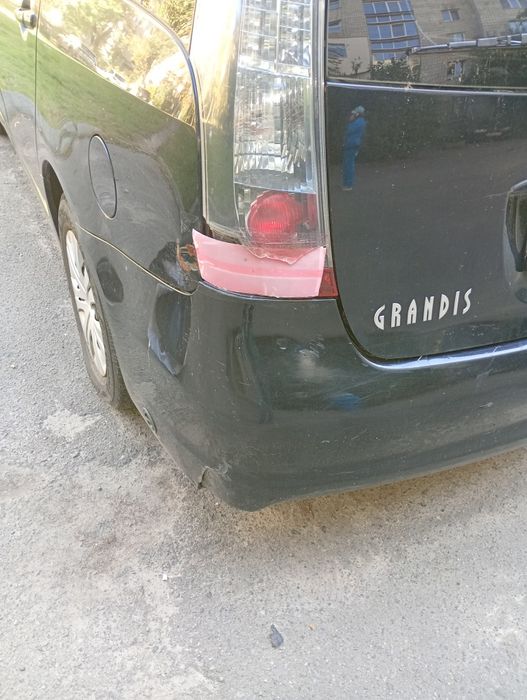 Митсубиси Грандис