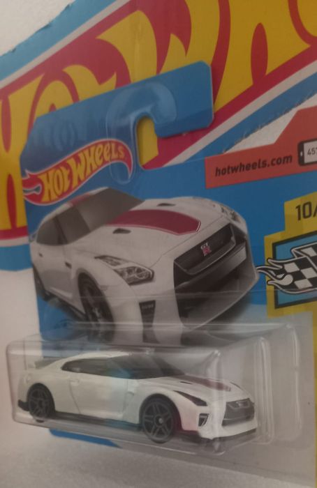 17 Nissan GT-R R35 Hot Wheels