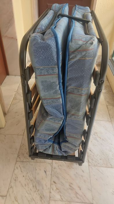 Divã de solteiro novo