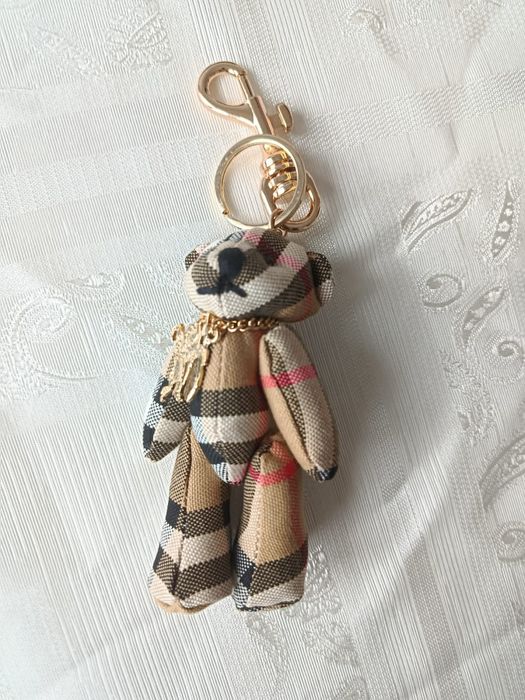 Brelok luksusowej marki Burberry - przypięcie na karabinek