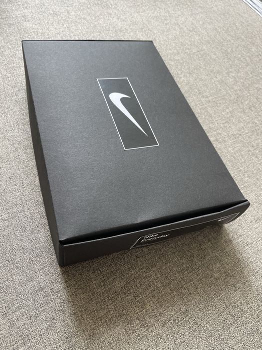 Nike Wysokie Biale/Czarne  35/38 boks 2 szt. (18 par )