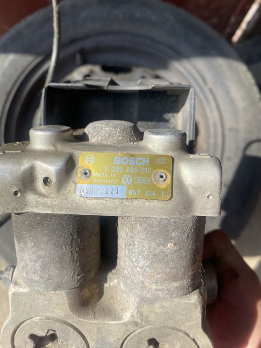Блок ABS Audi 80 B4 / 90 / 100 / 200 Quattro Bosch 0265200010 (857614111)