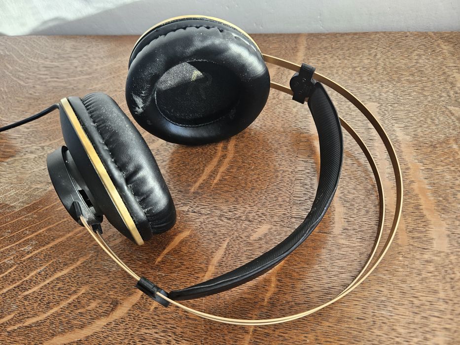Słuchawki AKG K92 plus stojak SpeedLink