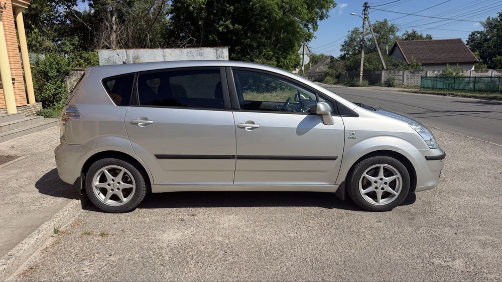 Toyota Corolla  Verso 2005