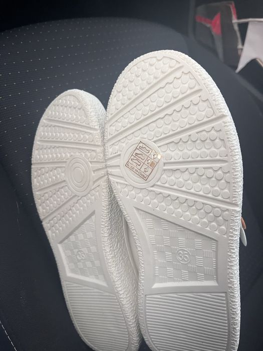 Tenis novos n35 ( pequeno)