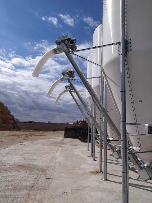 Podajnik ślimakowy żmijka do zbiornika paszowego