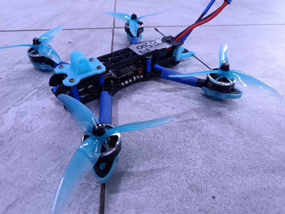 моторы  2807 1300kv  3D обвес