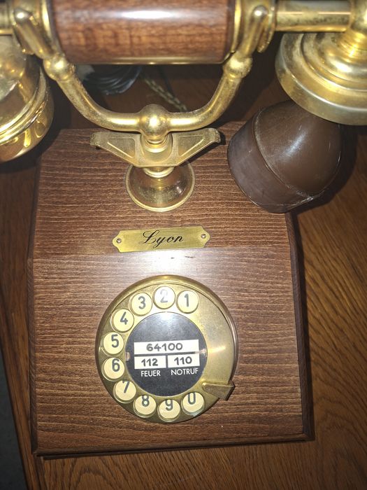 Stary telefon  stacjonarny