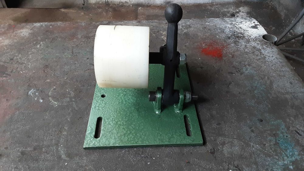 Lixadeira com rolo esticador