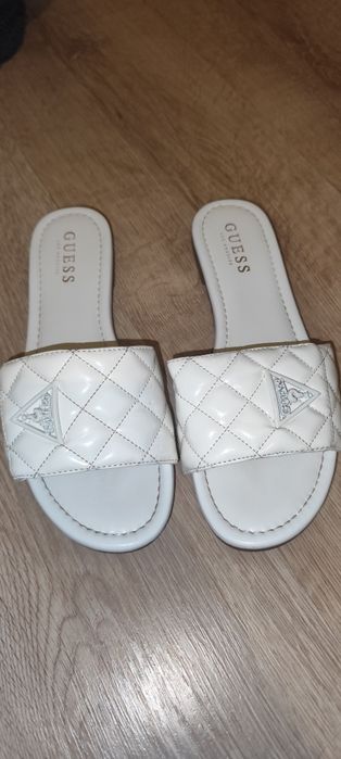 Klapki białe  Guess