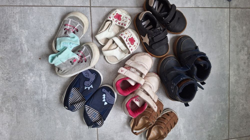 Дитяче взуття, іграшки, гра стукалка