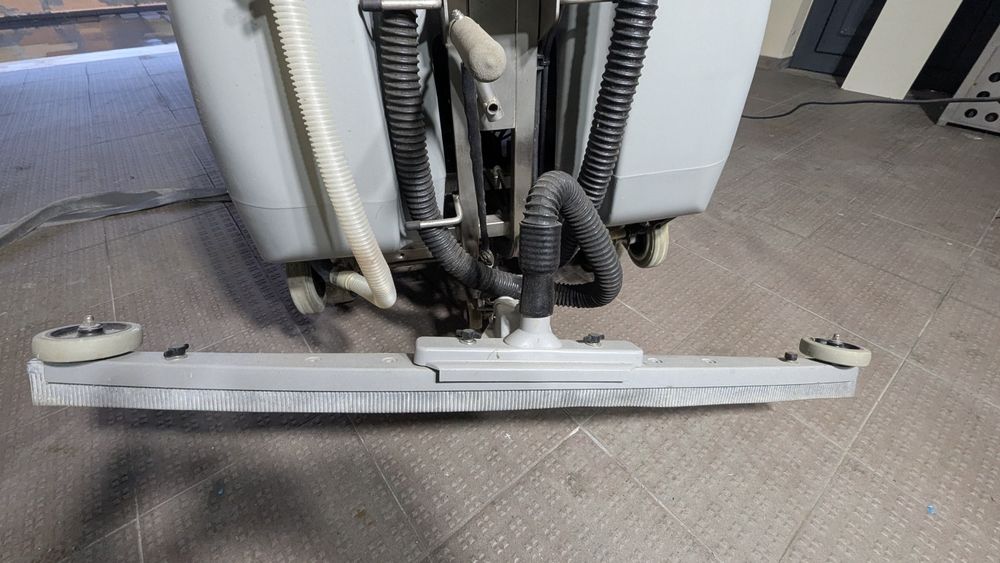 Lavadora Secadora Pavimentos Numatic TT 665S (2200W) - Bom Estado