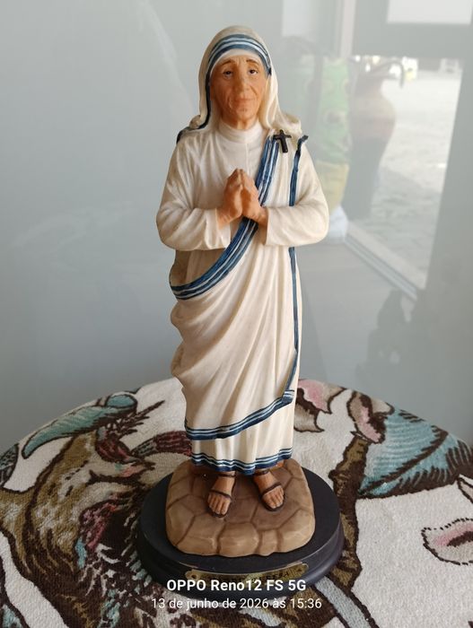 Estátua Madre Teresa
