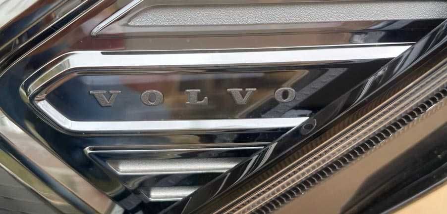 otica frontal ESQ volvo XC40 . fase 1 . FULL LED