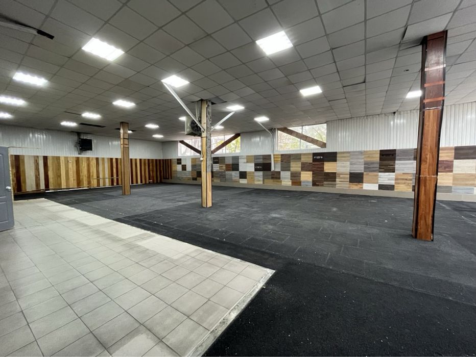 Сдам open space 300 м2 под автосалон, швейный цех, спортзал