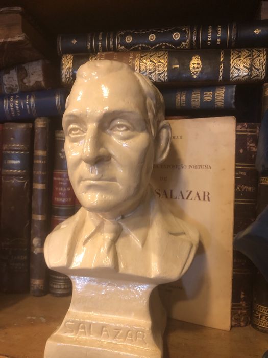 Busto António Oliveira Salazar