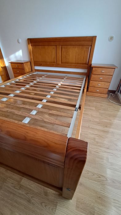Urgente - Cama Casal Pinho + 2 mesas cabeceira